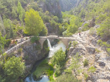 Clandras Köprüsü ve Şelalesi 'nin hava görüntüsü
