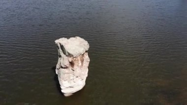 Emre Gölü: Hsaniye ilçesindeki Der kasabası ve Phrygian Vadisi sınırları içinde ve Afyon 'a 50 km ve yaklaşık bir saat uzaklıkta..