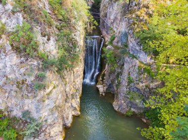 Yarhisar şelalesinin hava manzarası