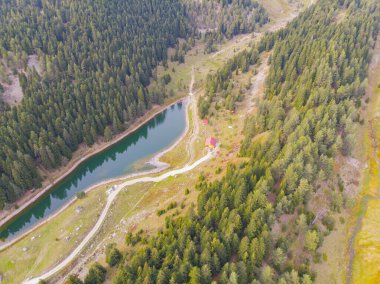 Avat, Artvin 'deki balık gölünün havadan görünüşü