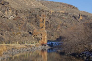 Ani Arkeolojik Alanı, Kars şehir merkezinin 42 kilometre güneydoğusundaki Ocakl Köyü sınırları içinde yer almaktadır..