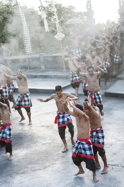 Homens dança dança étnica — Fotografia de Stock