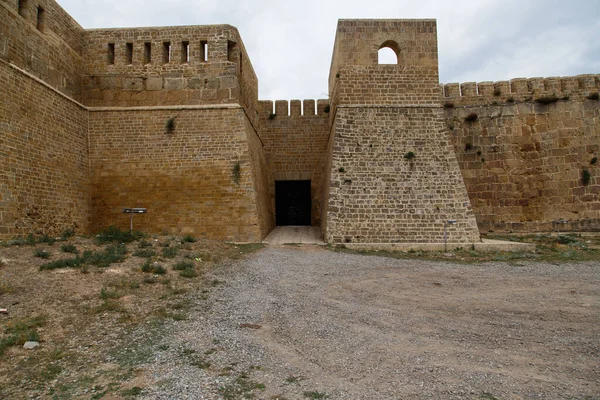 Derbent 'teki Naryn Kala kalesinin duvarları. Eylül