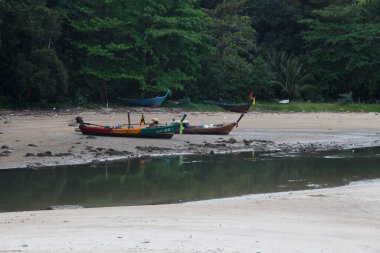 Oregon 'un kumlu sahillerinde iki tekne