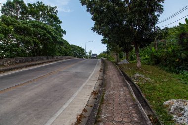 Yol yokuş yukarı gidiyor.