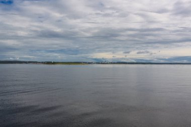Denizden Solovetsky Adası manzarası. Bir katamarandan alındı.