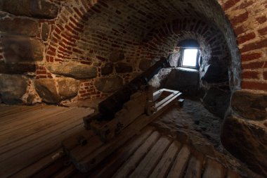 Solovetsky Mona 'nın kale duvarında embriyo ve top var.