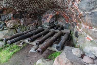 Solovetsky manastırının kale duvarının arkasında. İçerde.