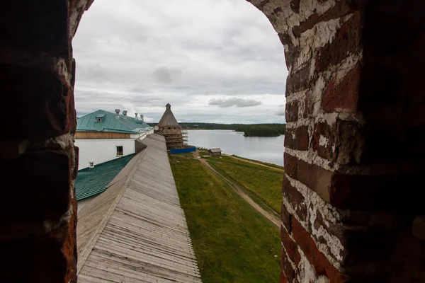 Solovetsky manastırının kale duvarının embriyosu.