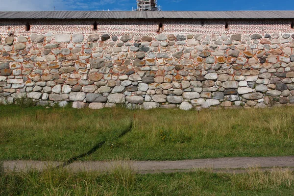 Solovetsky Manastırı 'nın kale duvarı. 