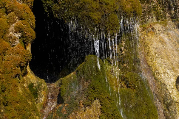 Маленький Водопад Стекает Вниз Кошачьим Скалам Гришкина Балка Карачаево Черкесская — стоковое фото