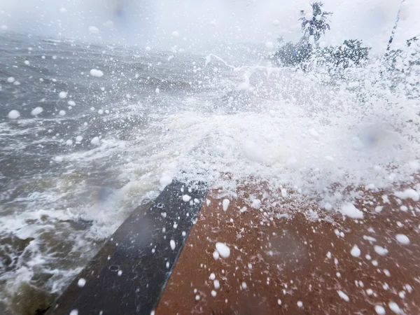 Getting Splashed — Zdjęcie stockowe