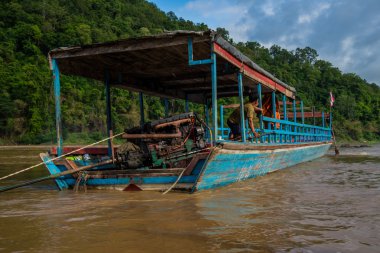 Salween Nehri'nde tekne