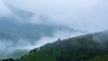 Dağdaki sisin güzelliği