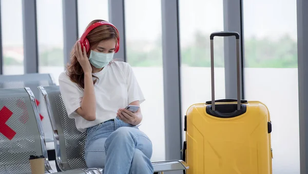 Cestující Odpočívající Během Čekání Palubě Letadla Letišti — Stock fotografie