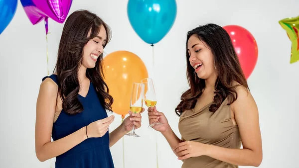 Las Mujeres Asia Beber Vino Fiesta Año Nuevo —  Fotos de Stock