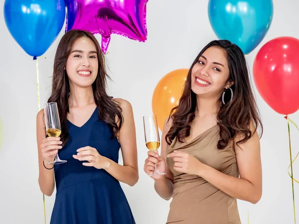 Las Mujeres Asia Beber Vino Fiesta Año Nuevo —  Fotos de Stock