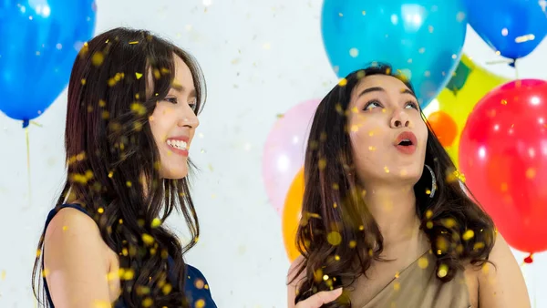 Dos Mujeres Asia Bailando Fiesta Año Nuevo —  Fotos de Stock