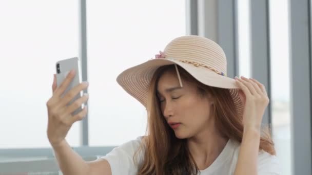 Selfie Asiatischer Frauen Flughafen — Stockvideo