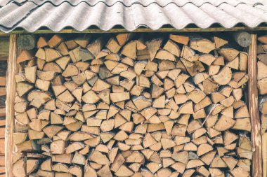Yakacak odun ya da yakacak odun inşaat geçmişi. Orman kerestesi enerjisi