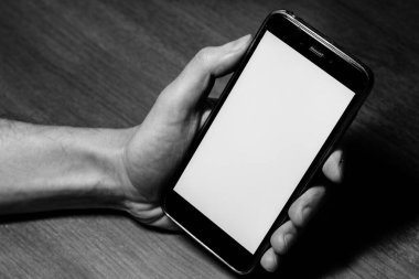 Boş, boş, beyaz ekran akıllı telefon. Tasarım veya metin için ücretsiz kopya alanı ile eldeki Gadget kapat