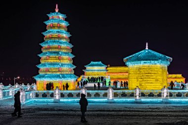 Changchun Ice ve Snow Xintiandi 'nin geceleri buz ve kar manzarası.