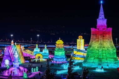 Changchun Ice ve Snow Xintiandi 'nin geceleri buz ve kar manzarası.