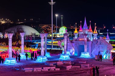 Changchun Ice ve Snow Xintiandi 'nin geceleri buz ve kar manzarası.