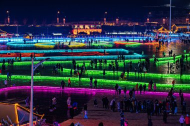 Changchun Ice ve Snow Xintiandi 'nin geceleri buz ve kar manzarası.