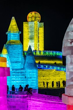 Changchun Ice ve Snow Xintiandi 'nin geceleri buz ve kar manzarası.