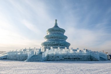 Changchun Buzu ve Kar Xintiandi 'nin buz heykelleri ve mimari manzarası, Çin