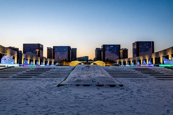 长春世界雕塑园新冰雪公园的夜景 — 图库照片