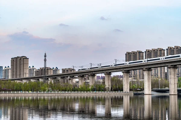 Stadt Und Hochgeschwindigkeits Eisenbahnlandschaft Des Yitong Flusses Changchun China — Stockfoto