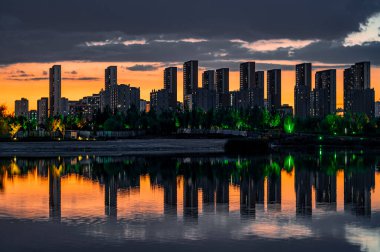 Changchun, Çin 'deki Nanxi Wetland Parkı gece görüşü