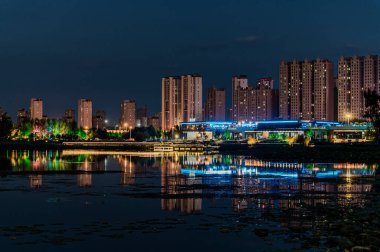 Changchun, Çin 'deki Nanxi Wetland Parkı gece görüşü