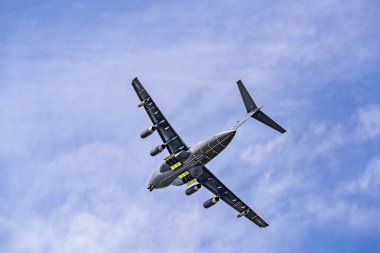 19 Eylül 2025 'te Changchun, Çin' de bir Y-20A tanker uçağı 2025 Changchun Hava Gösterisi 'nde yakıt ikmali öncesi modda göründü..