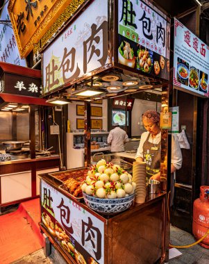 15 Mayıs 2025, Xi 'an, Çin. Müslüman Mahallesinden Sahne.