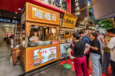 15 Mayıs 2025, Xi 'an, Çin. Müslüman Mahallesinden Sahne.