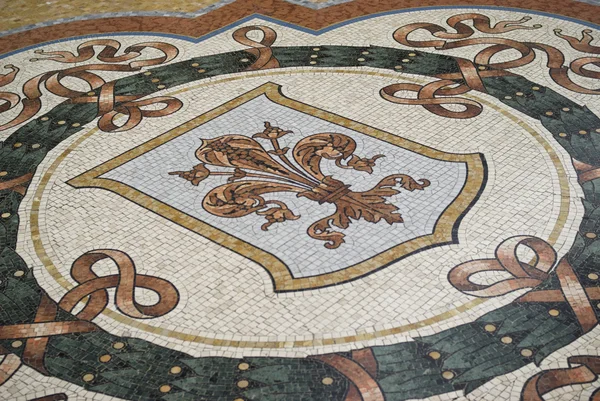 Piso de mosaico de la galería Vittorio Emanuele en Milán —  Fotos de Stock