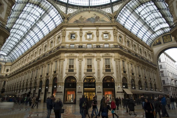 Milano, Vittorio Emanuele galleria vista interna — Foto Stock