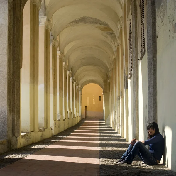 Triste fille en plein air — Photo