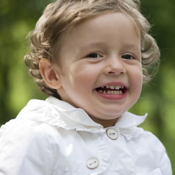 Bebê menina fechar ao ar livre — Fotografia de Stock