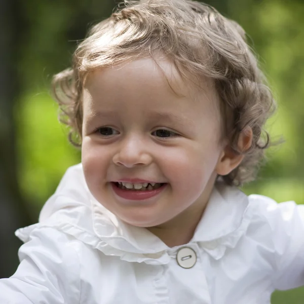 Bebê menina fechar ao ar livre — Fotografia de Stock