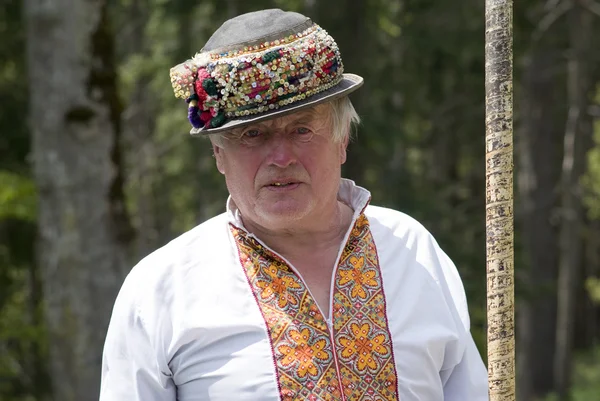 Man wearing traditional hutsul costume of western Ukraine — Stock Photo, Image