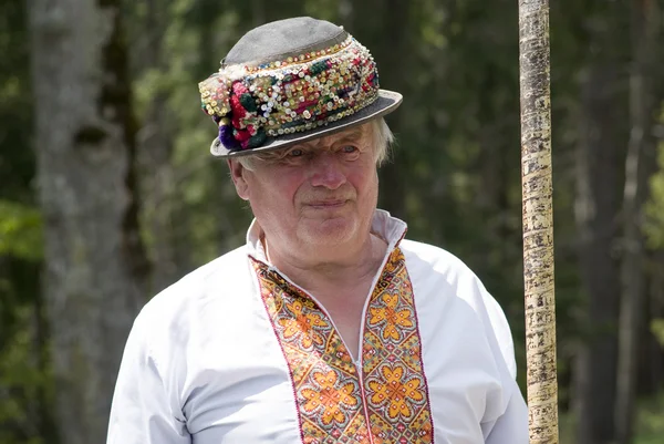 Man wearing traditional hutsul costume of western Ukraine — Stock Photo, Image