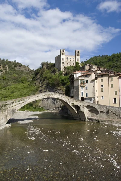 Dolceacqua. Aldeia antiga na região da Ligúria, Itália — Fotografia de Stock