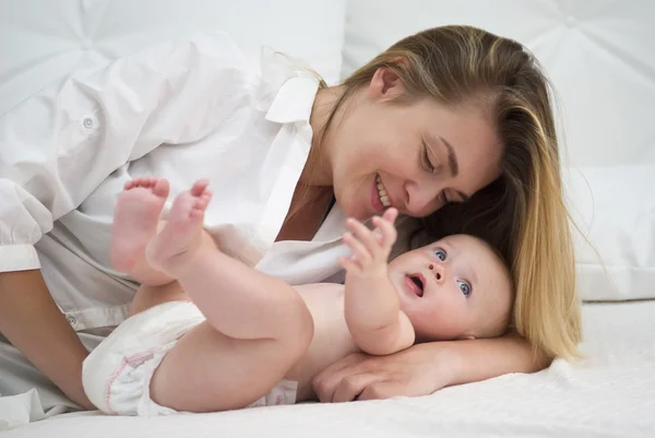 Mère avec bébé — Photo