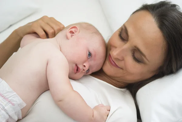 Mamma och baby dotter — Stockfoto