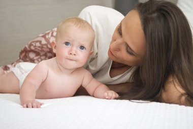 Bebek ile anne