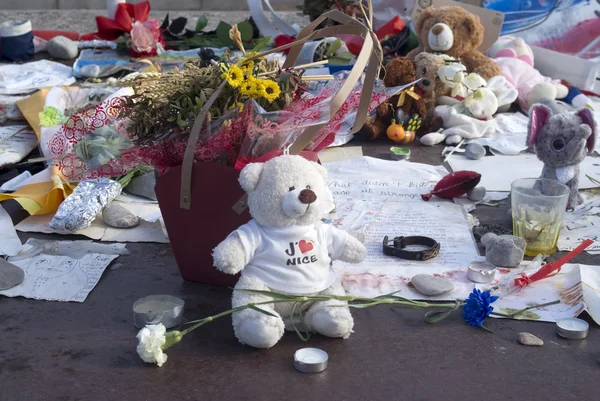 Memoriali Makeshift lungo la Promenade des Anglais a Nizza — Foto Stock